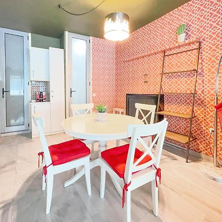 Loft 1 Bedroom Apartment In The Heart Of Афины Экстерьер фото